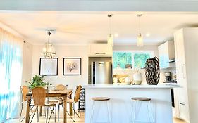 Rosebud Lovely House - Mornington Peninsula 3 Bedroom Holiday House - Jacuzzi - Bbq - Basketball Ring - Beach - Hot Springs